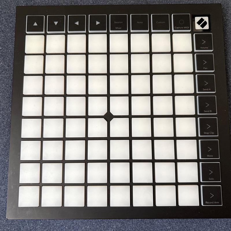NOVATION Launch pad Xの画像